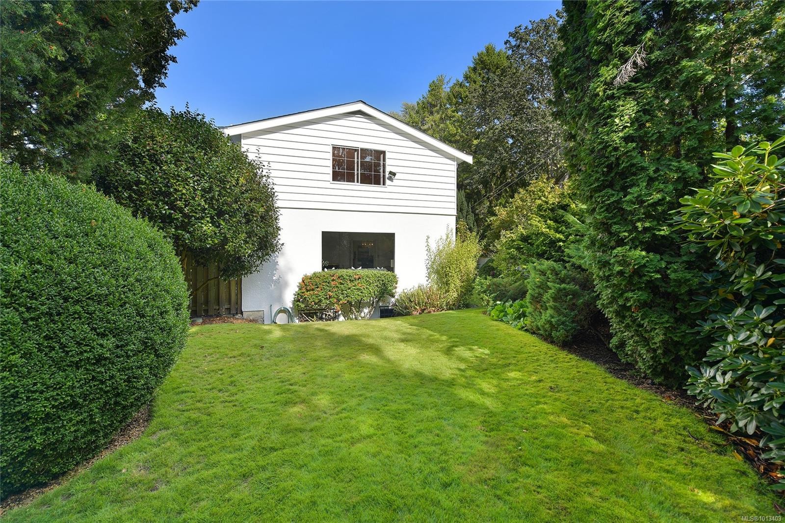 1120 St. Louis St, Oak Bay, BC