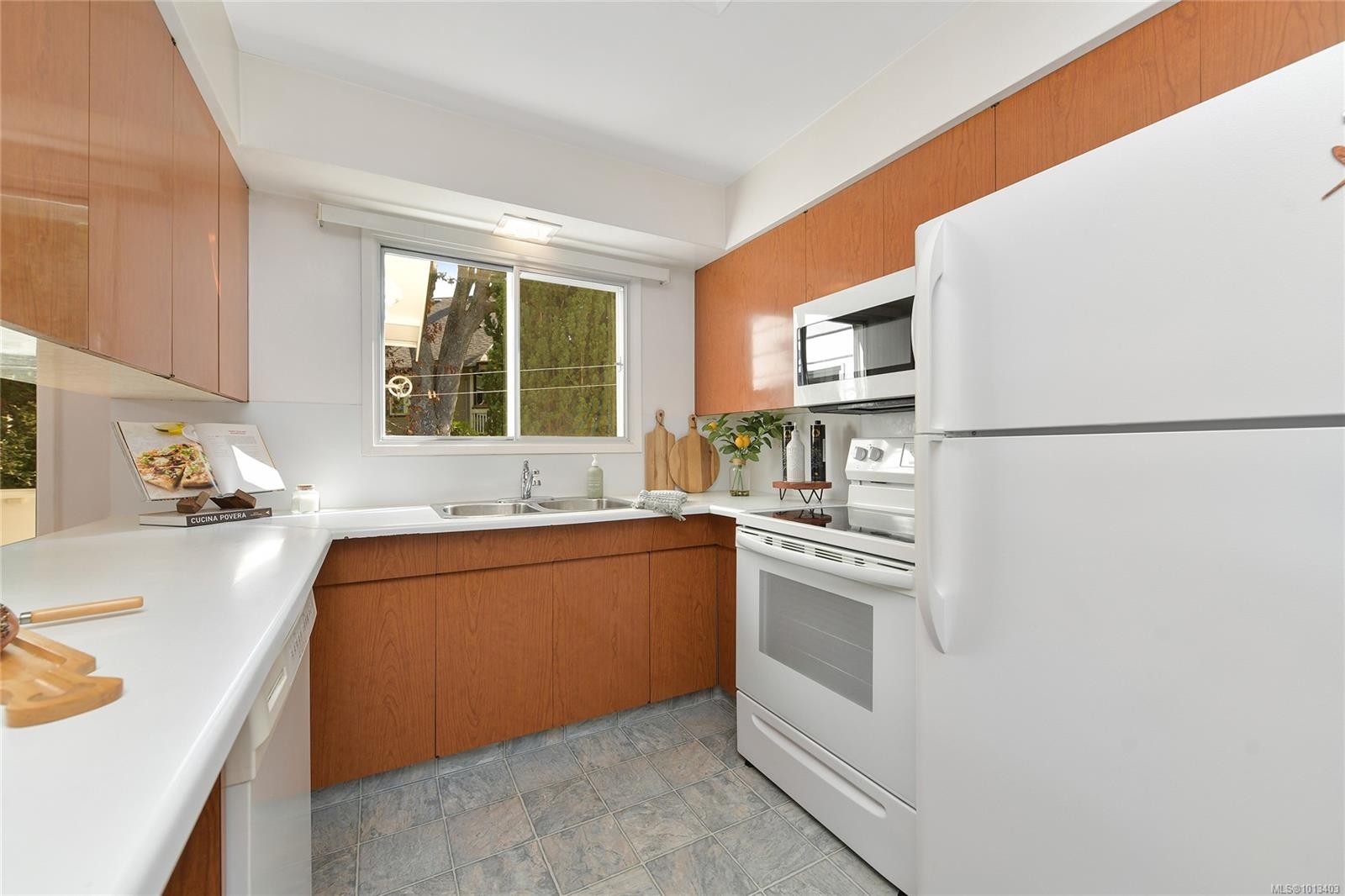 1120 St. Louis St, Oak Bay, BC