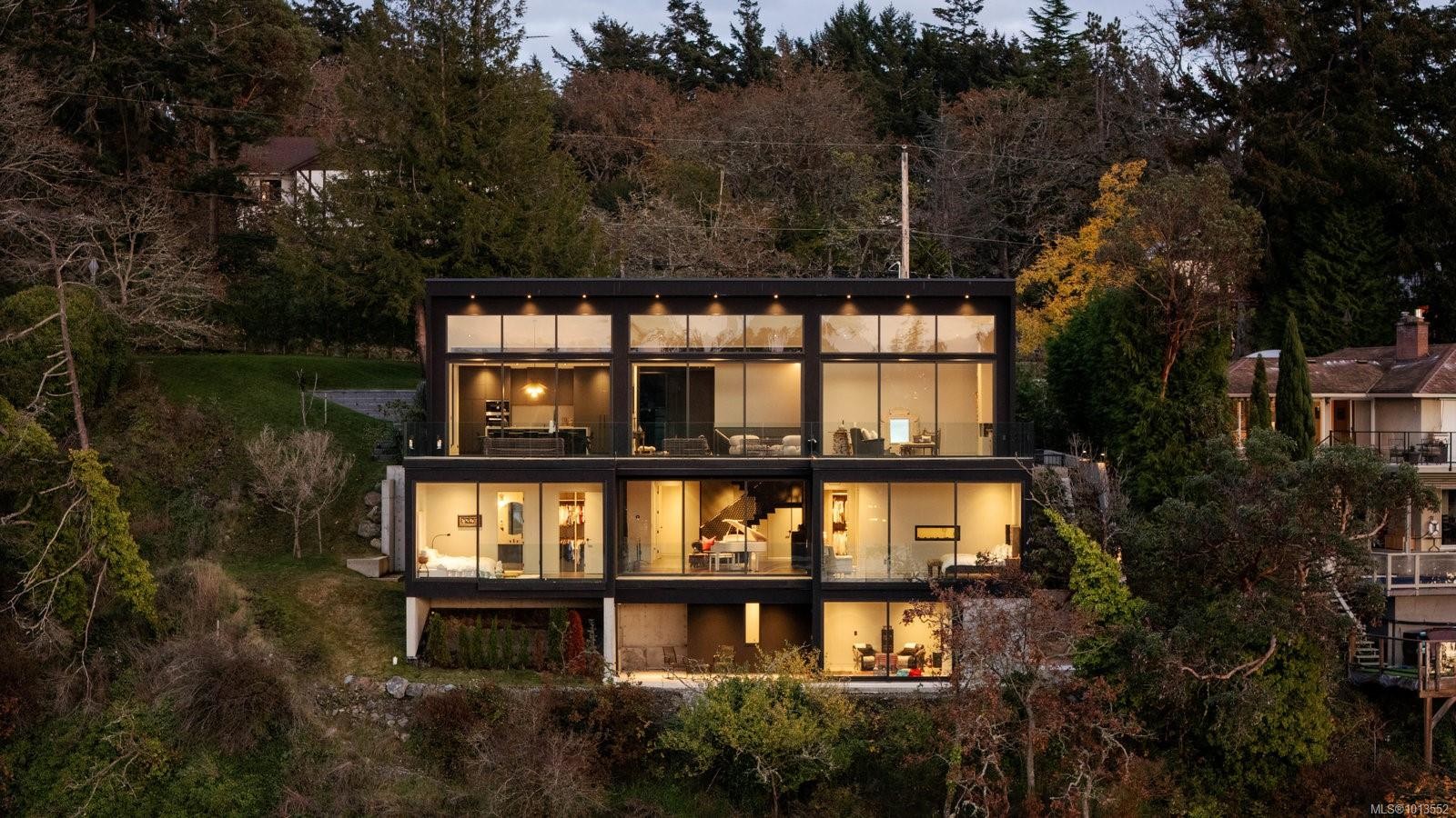 2701 Sea View Rd, Saanich, BC