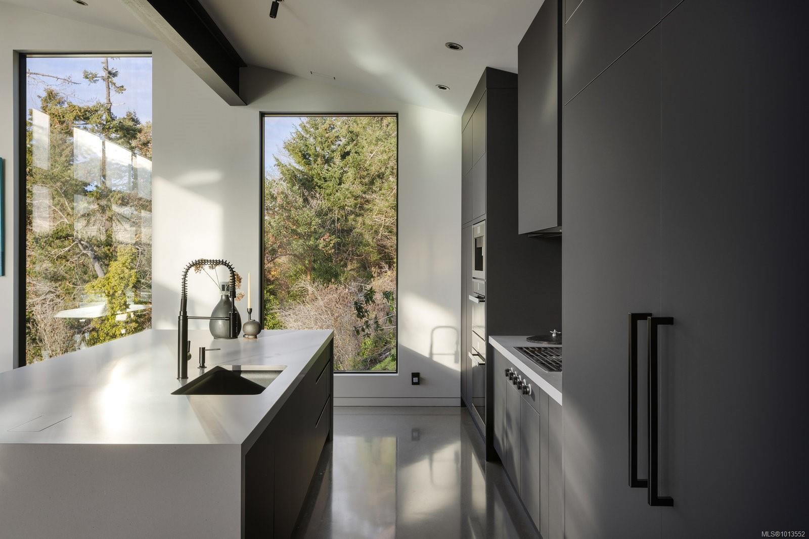 2701 Sea View Rd, Saanich, BC