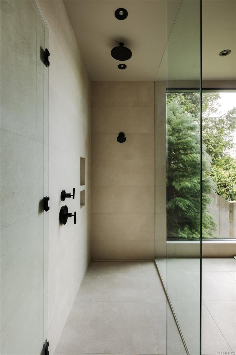 2701 Sea View Rd, Saanich, BC