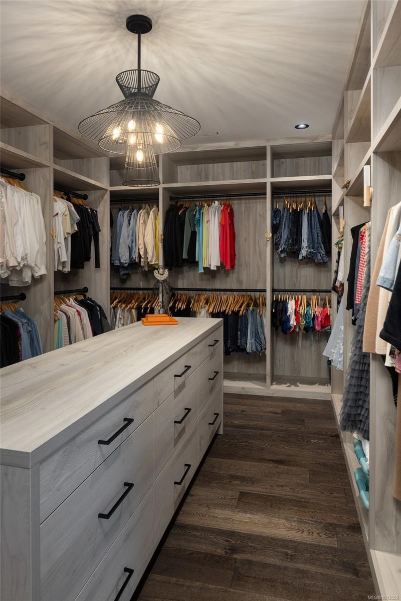 2701 Sea View Rd, Saanich, BC