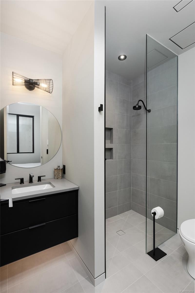 2701 Sea View Rd, Saanich, BC