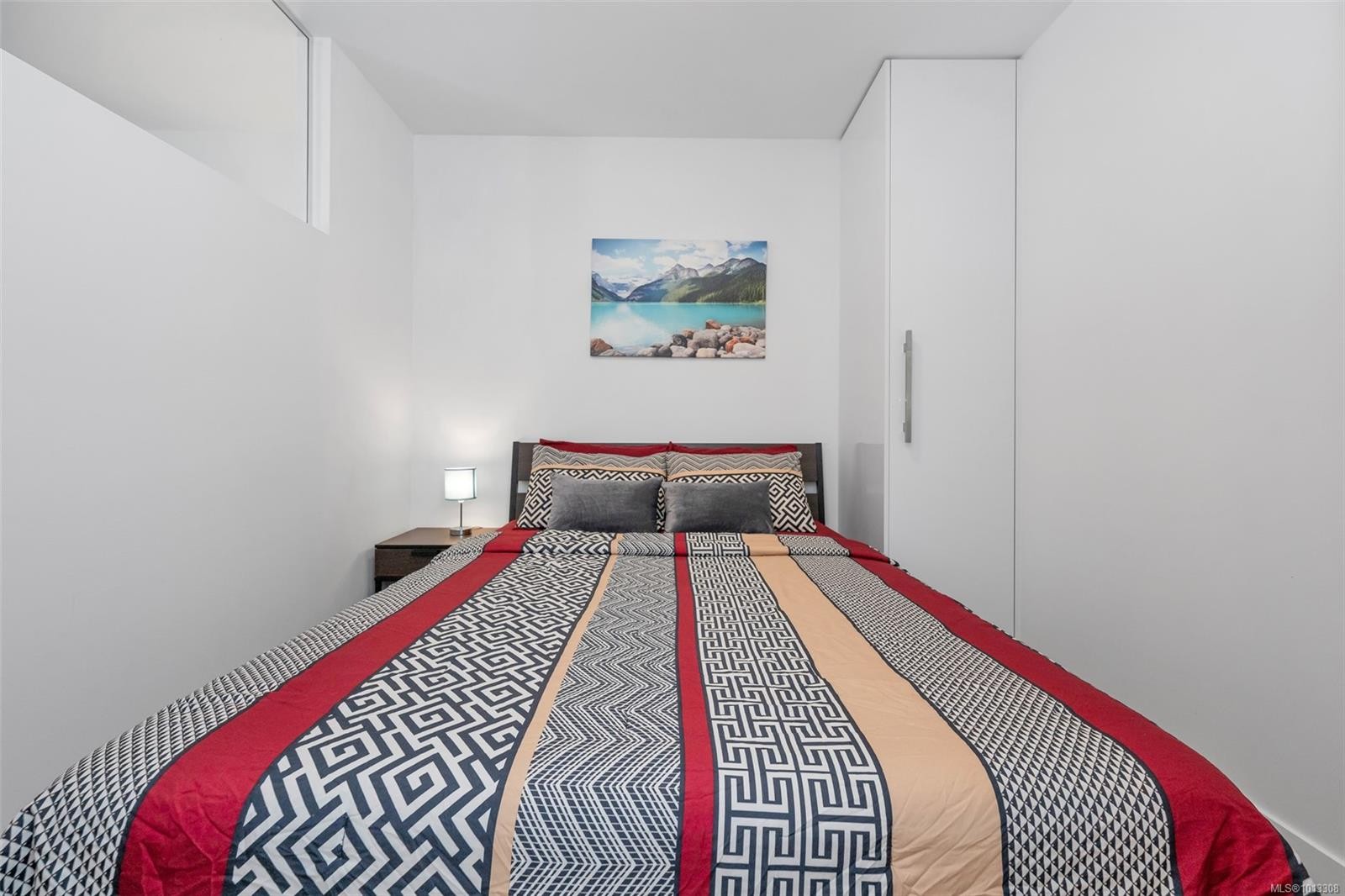 709-777 Herald St, Victoria, BC - Indoor Photo Showing Bedroom