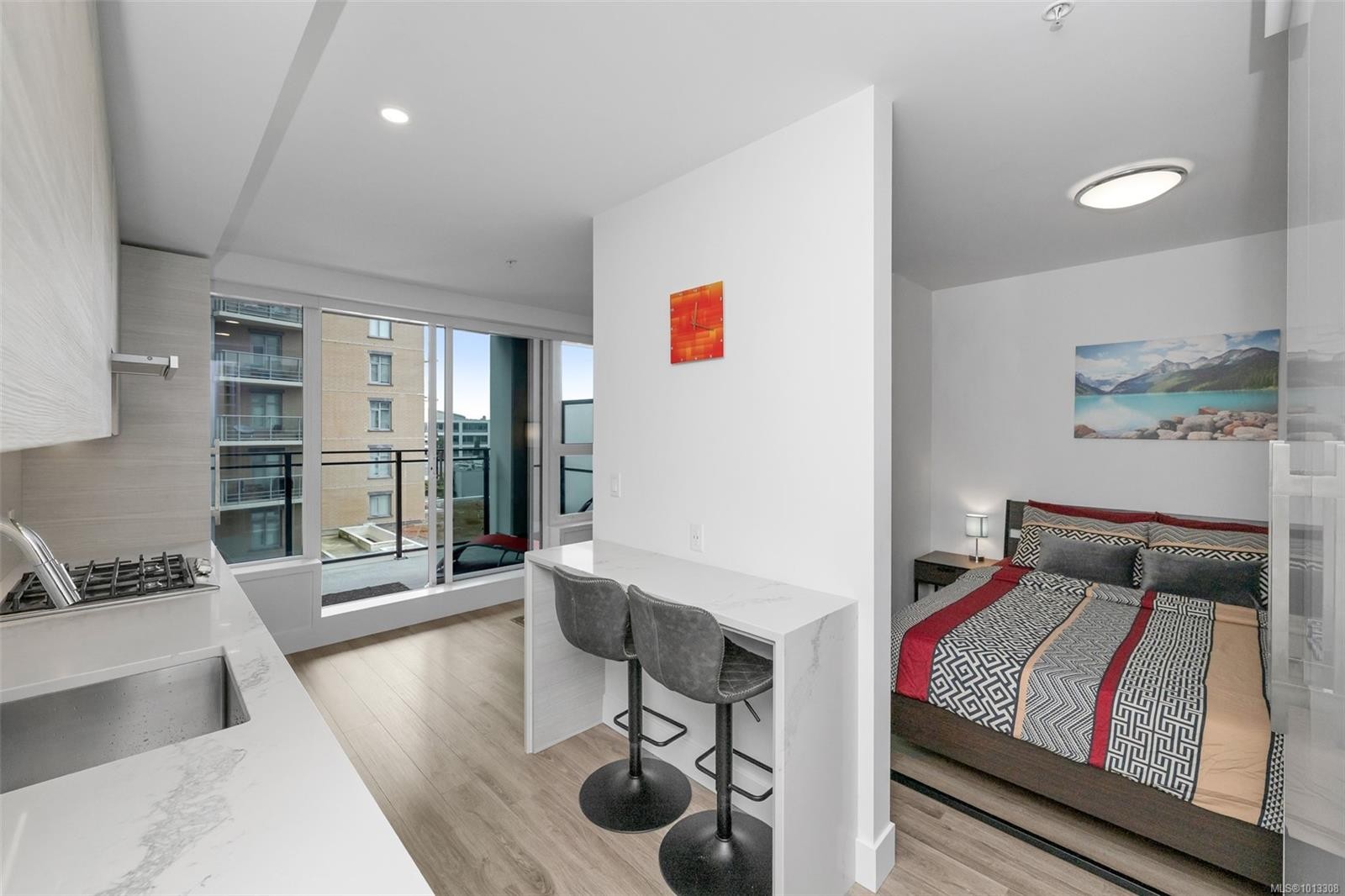 709-777 Herald St, Victoria, BC - Indoor Photo Showing Bedroom