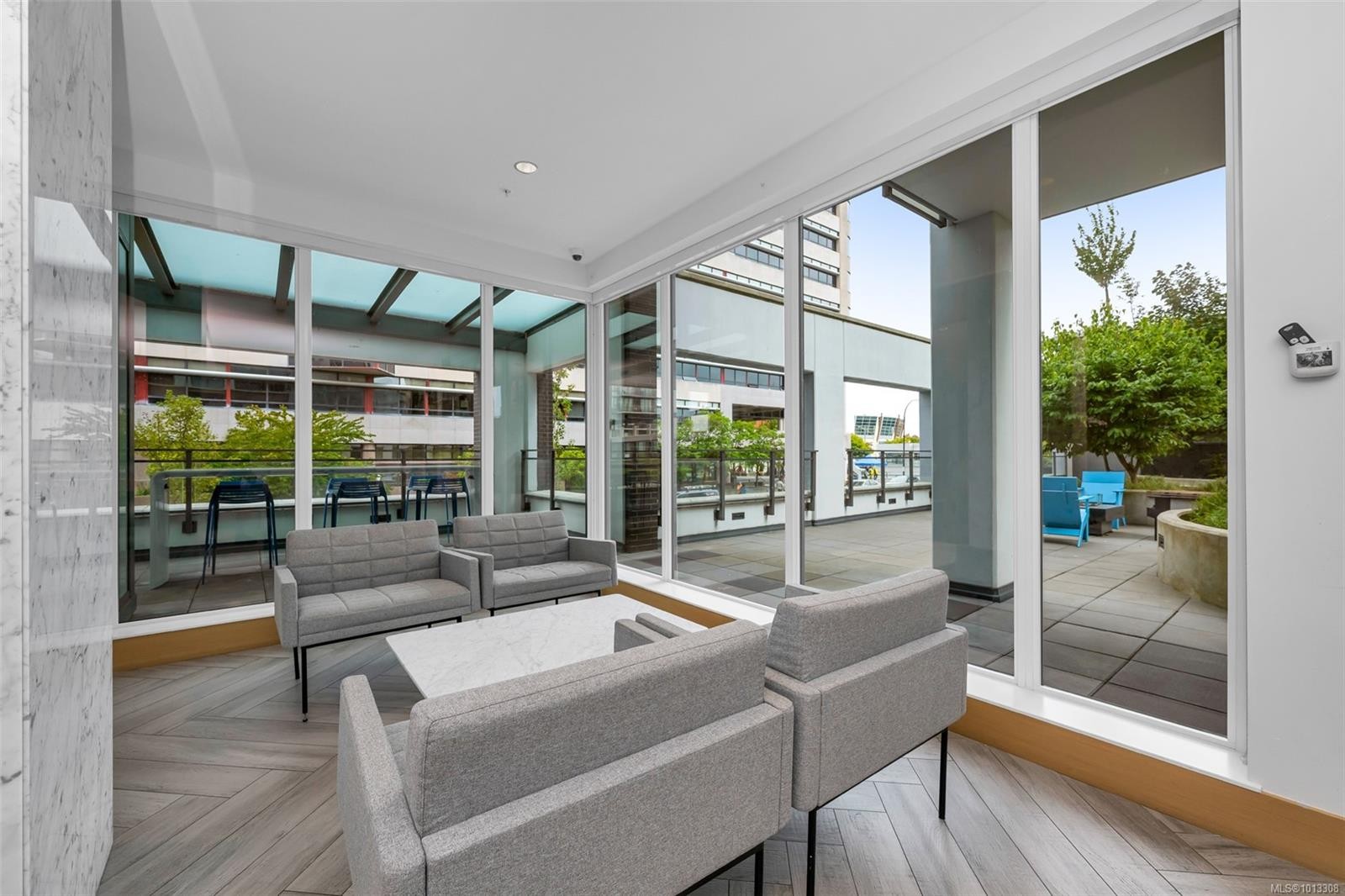 709-777 Herald St, Victoria, BC - With Exterior