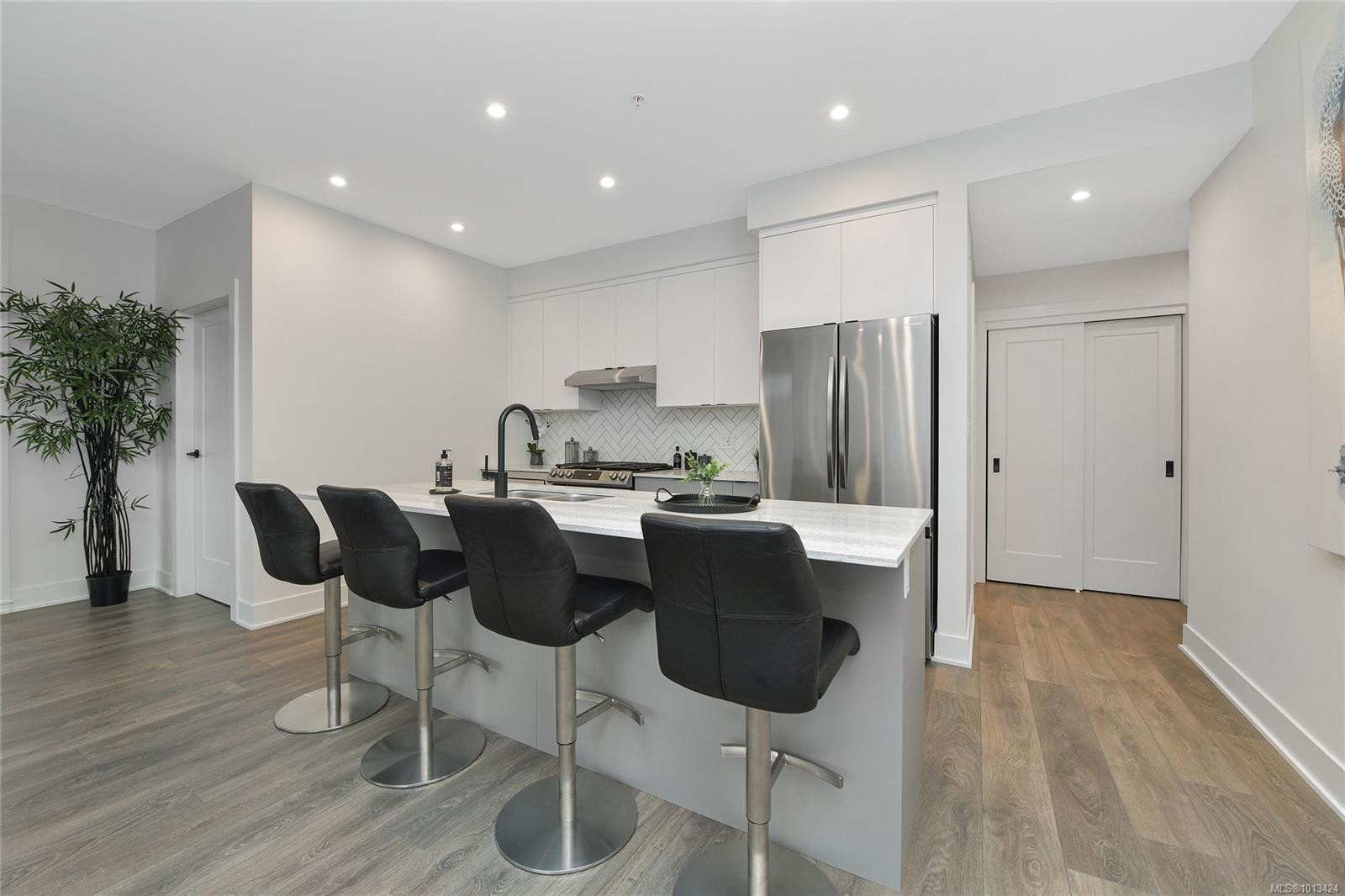 502-1114 Samar Cres, Langford, BC - Indoor Photo Showing Kitchen With Upgraded Kitchen