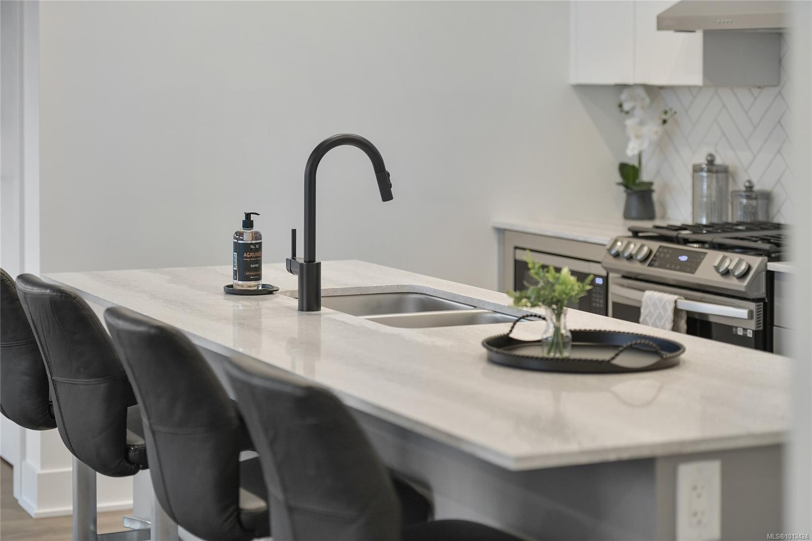 502-1114 Samar Cres, Langford, BC - Indoor Photo Showing Kitchen With Double Sink