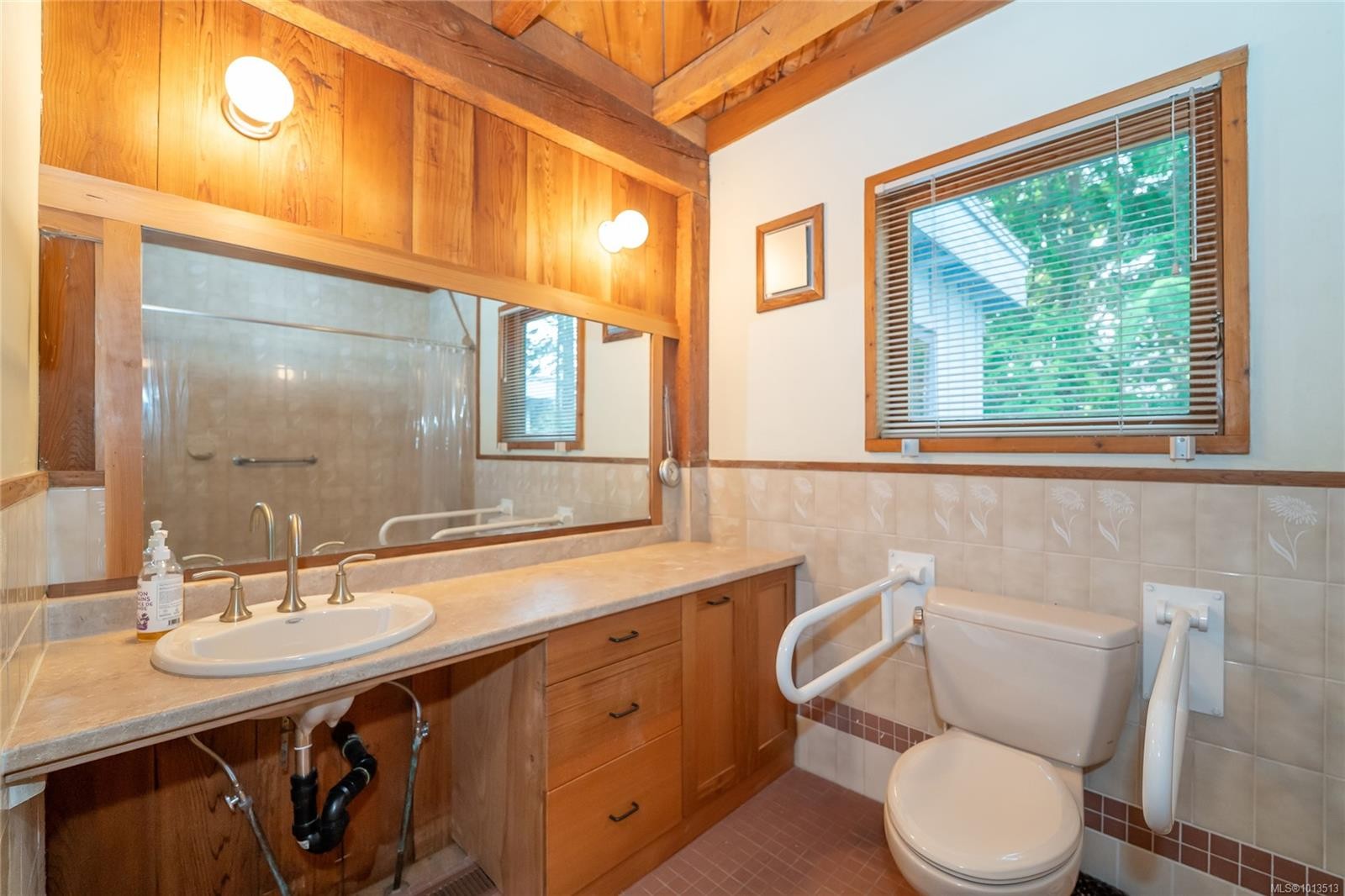 122 Ontario Pl, Salt Spring, BC