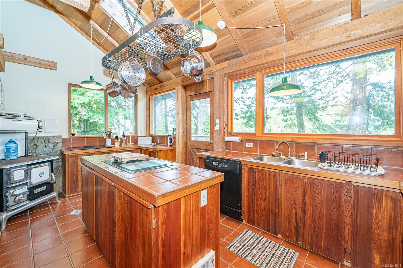 122 Ontario Pl, Salt Spring, BC