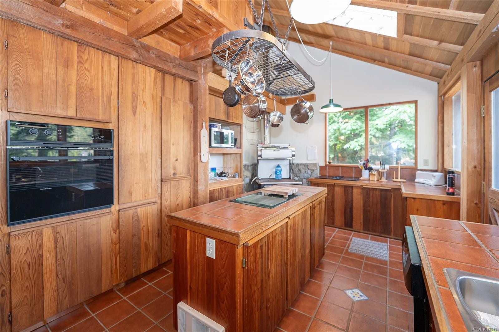 122 Ontario Pl, Salt Spring, BC