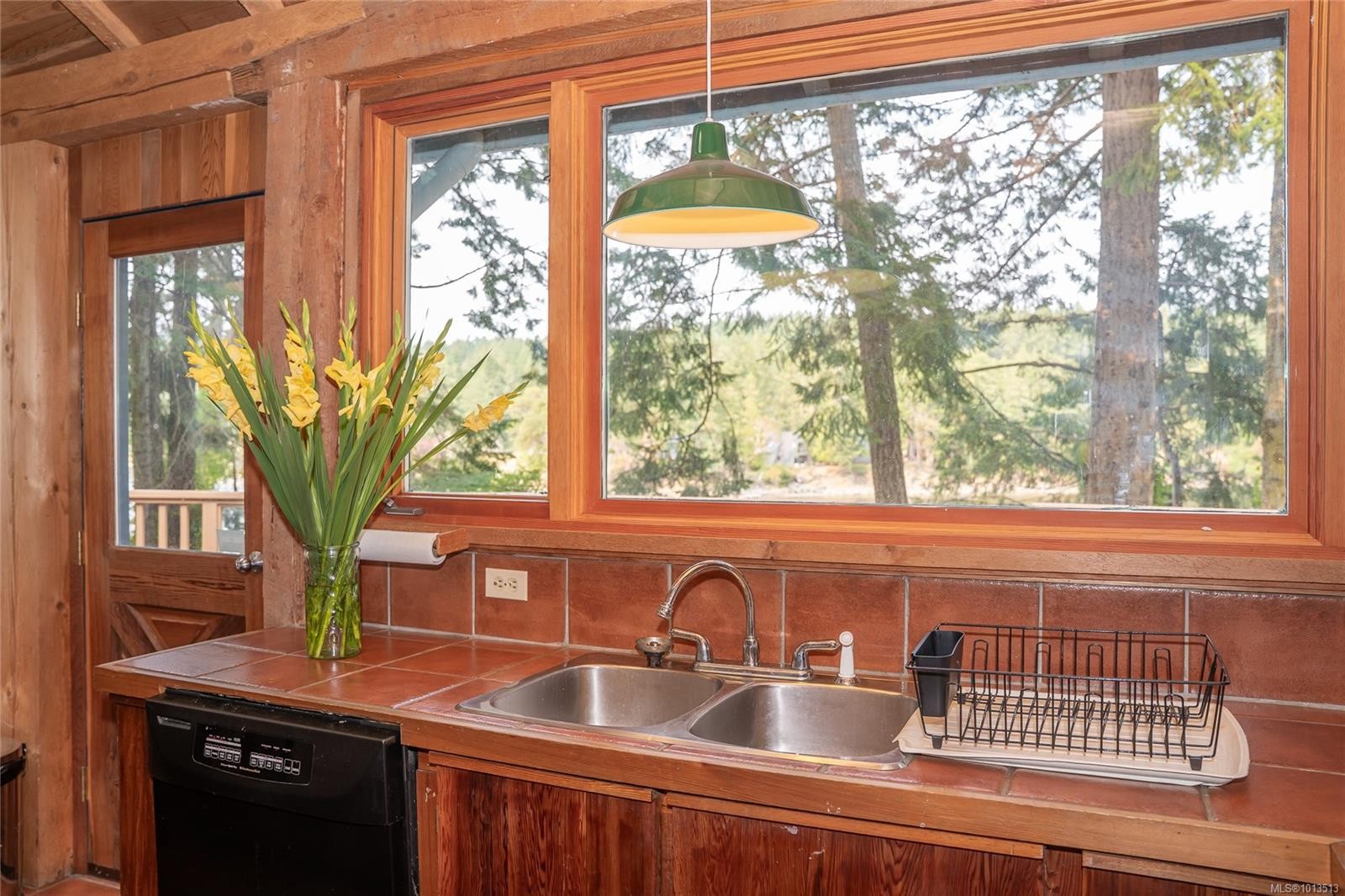 122 Ontario Pl, Salt Spring, BC