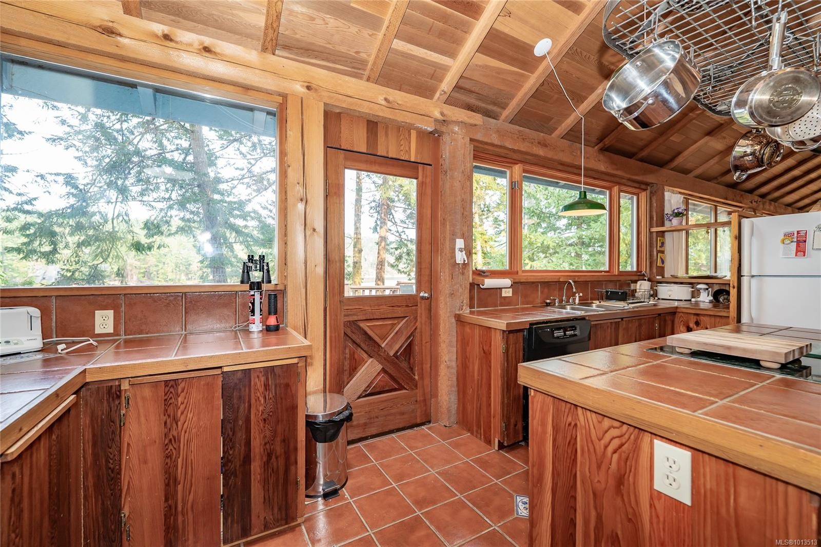 122 Ontario Pl, Salt Spring, BC