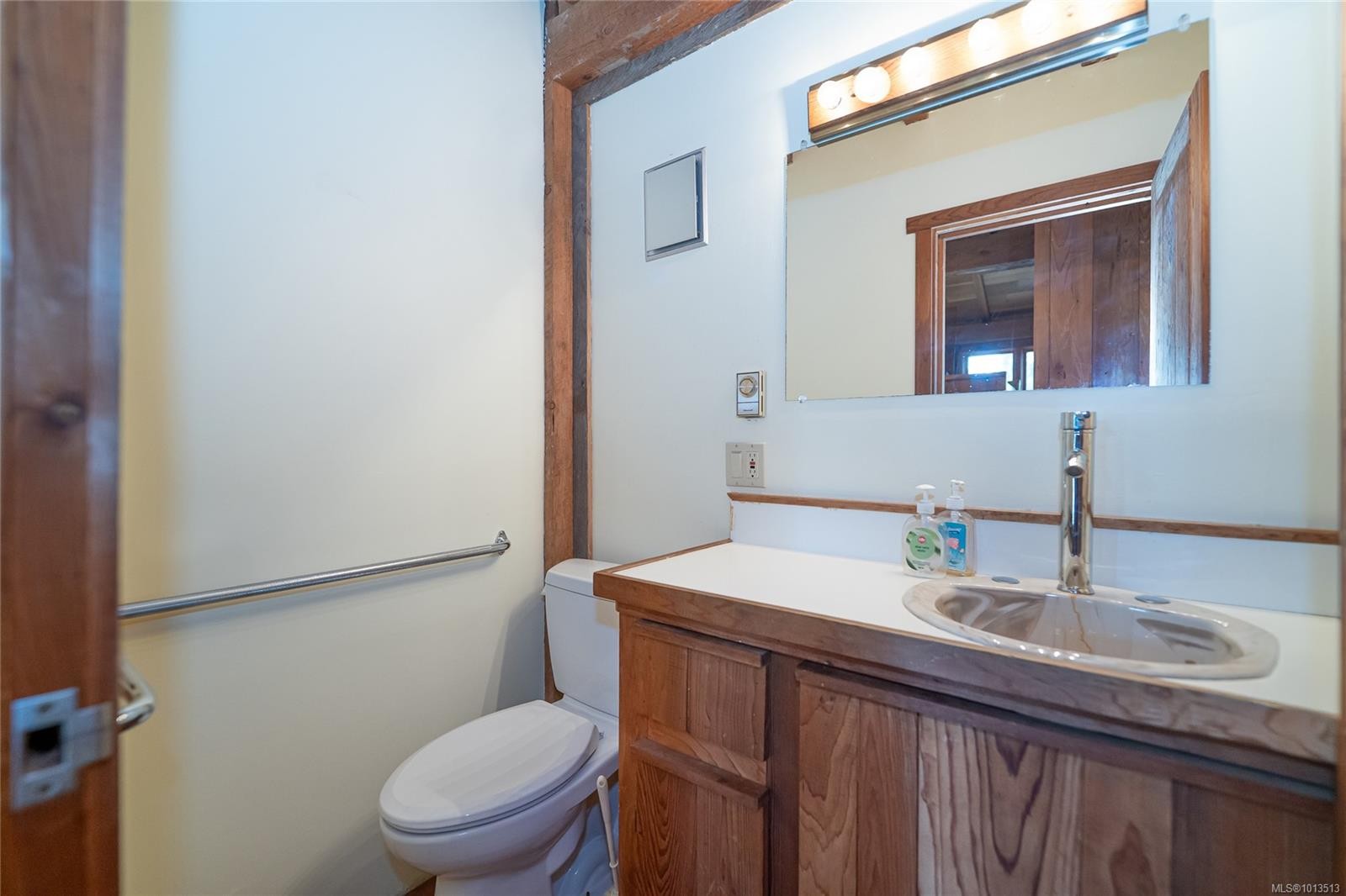 122 Ontario Pl, Salt Spring, BC