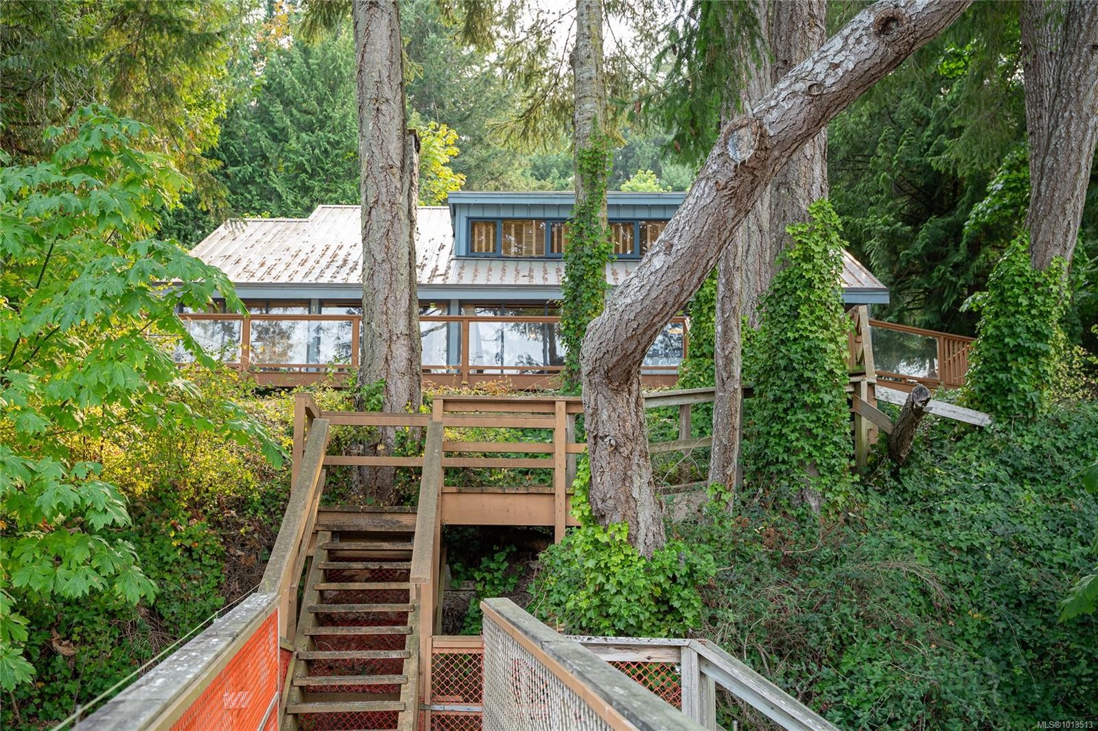 122 Ontario Pl, Salt Spring, BC