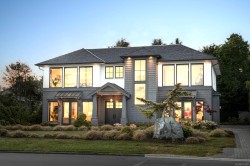 418 Beach Dr Oak Bay, BC V8S 2M4
