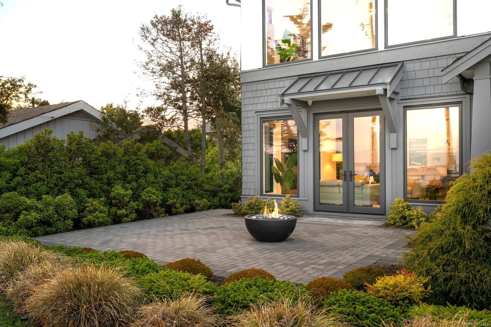 418 Beach Dr, Oak Bay, BC