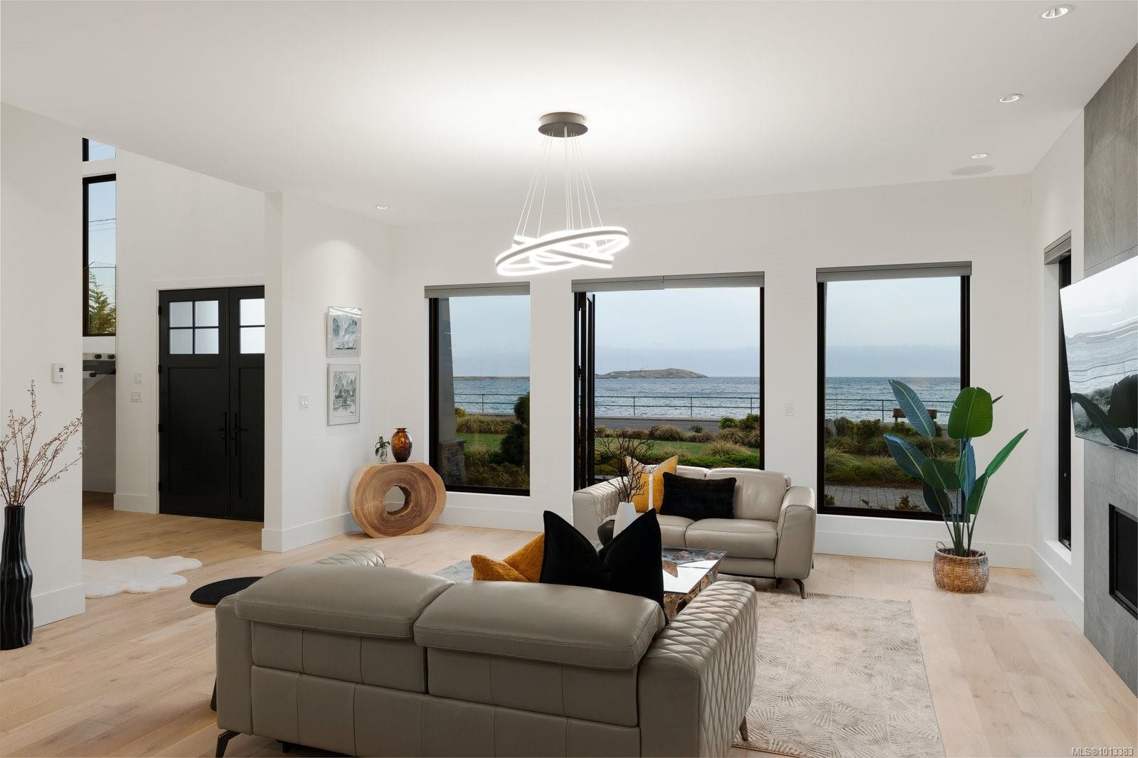 418 Beach Dr, Oak Bay, BC