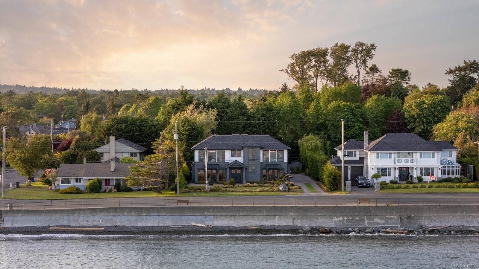 418 Beach Dr, Oak Bay, BC