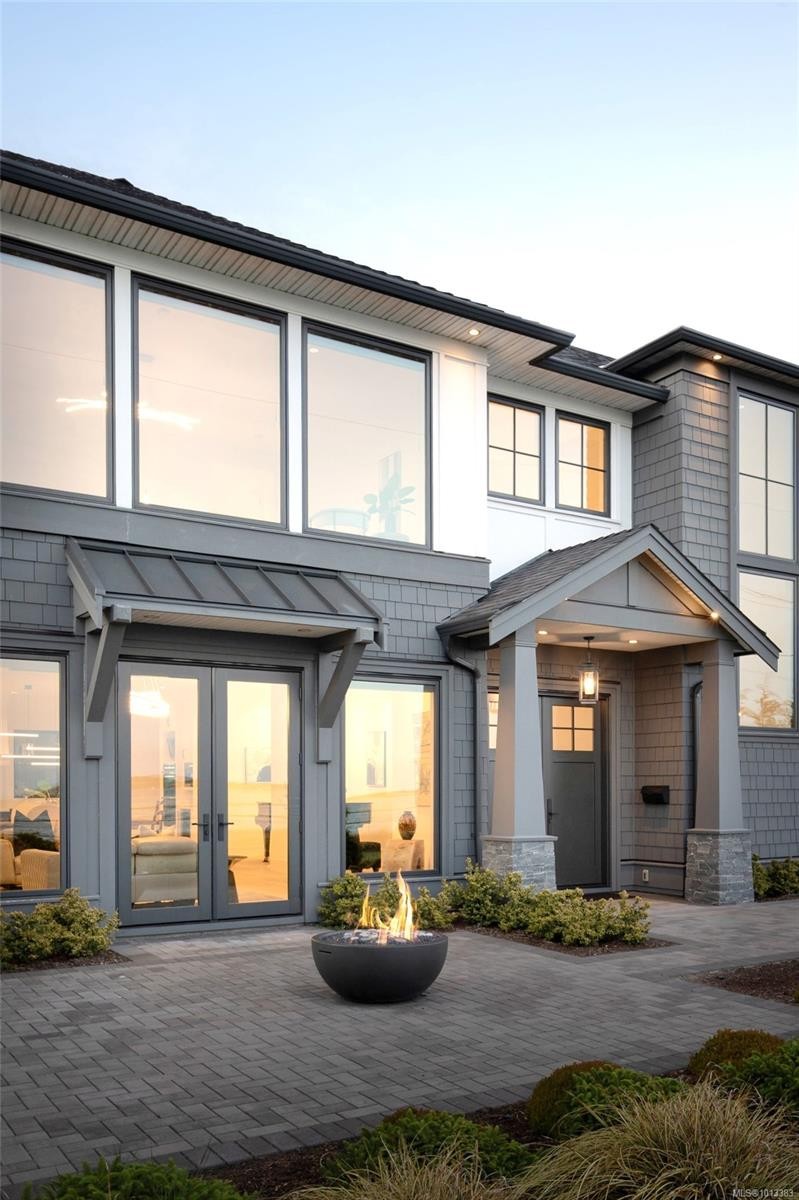 418 Beach Dr, Oak Bay, BC