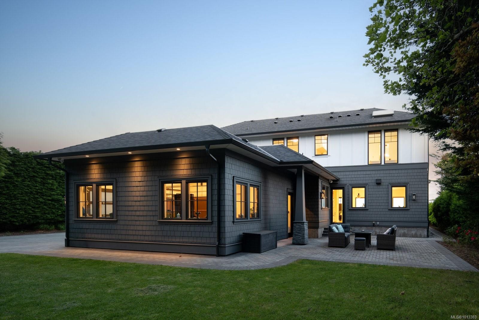 418 Beach Dr, Oak Bay, BC