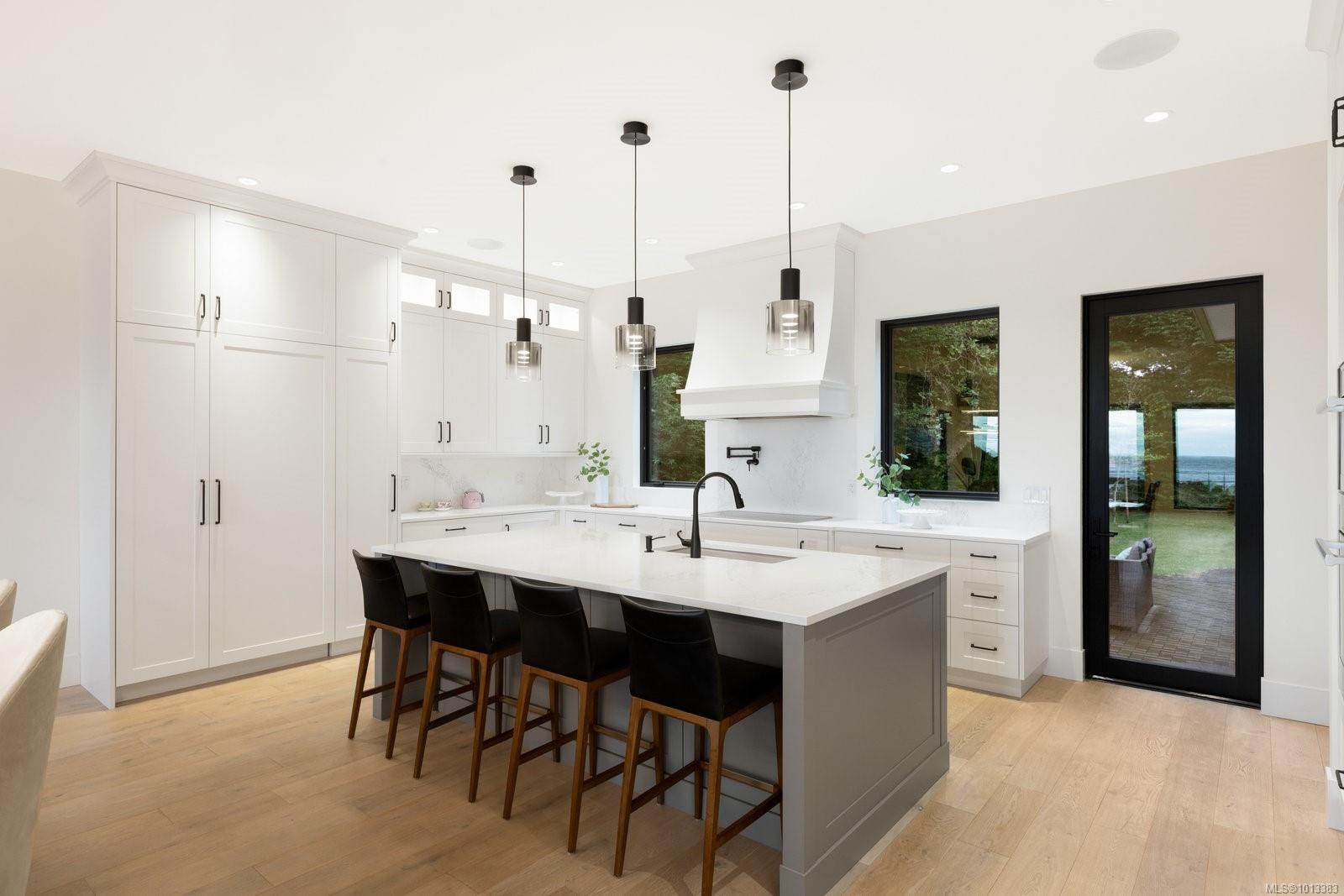 418 Beach Dr, Oak Bay, BC