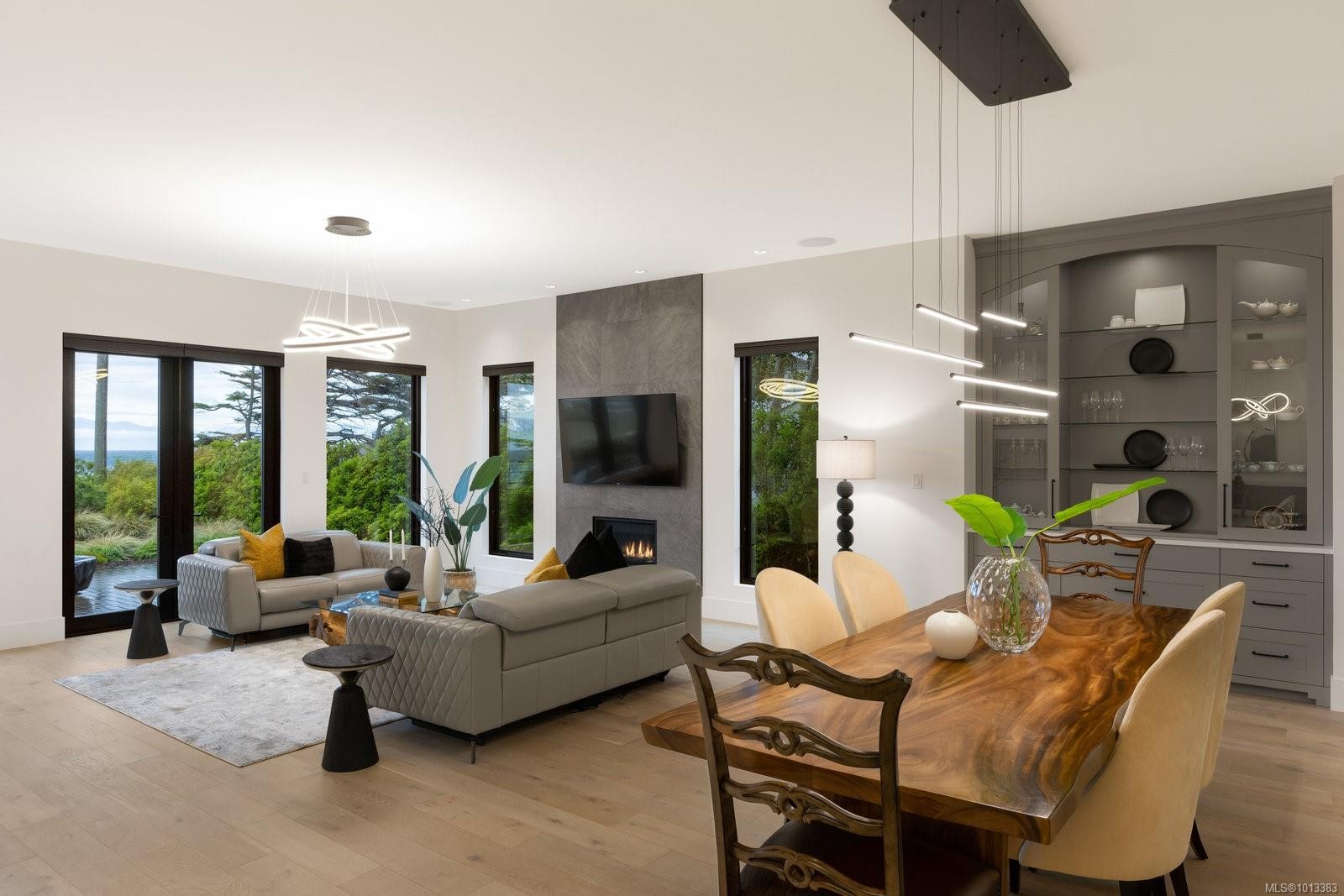 418 Beach Dr, Oak Bay, BC