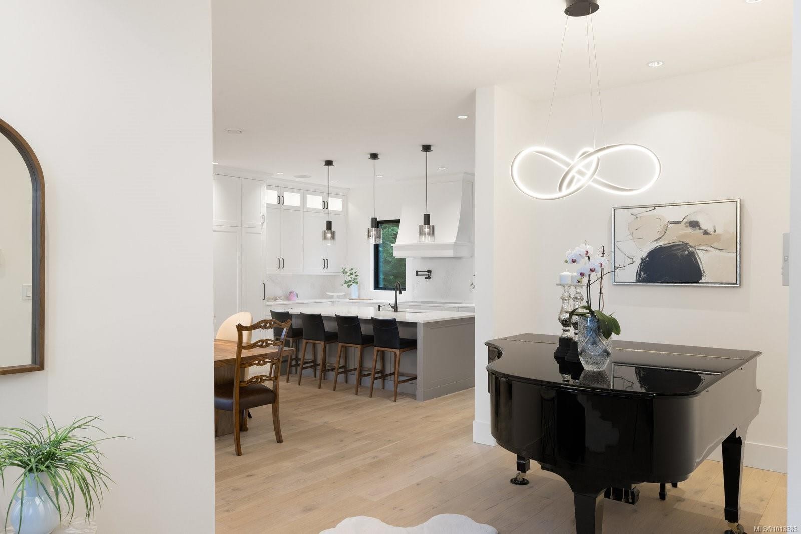 418 Beach Dr, Oak Bay, BC