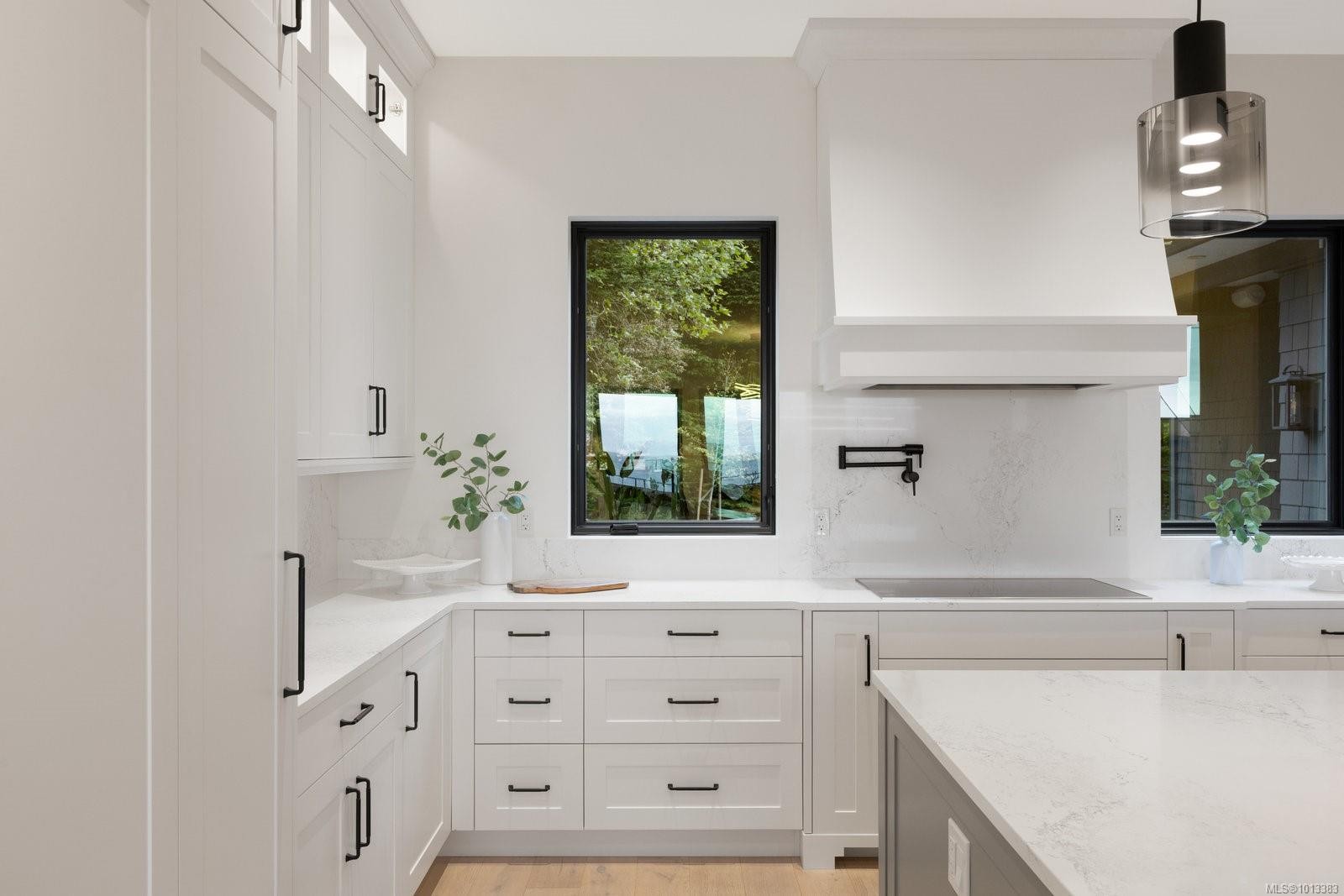 418 Beach Dr, Oak Bay, BC