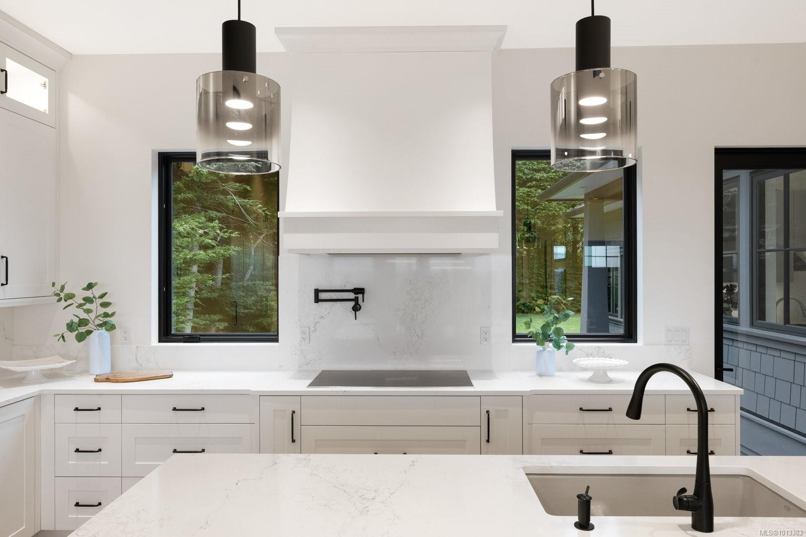 418 Beach Dr, Oak Bay, BC