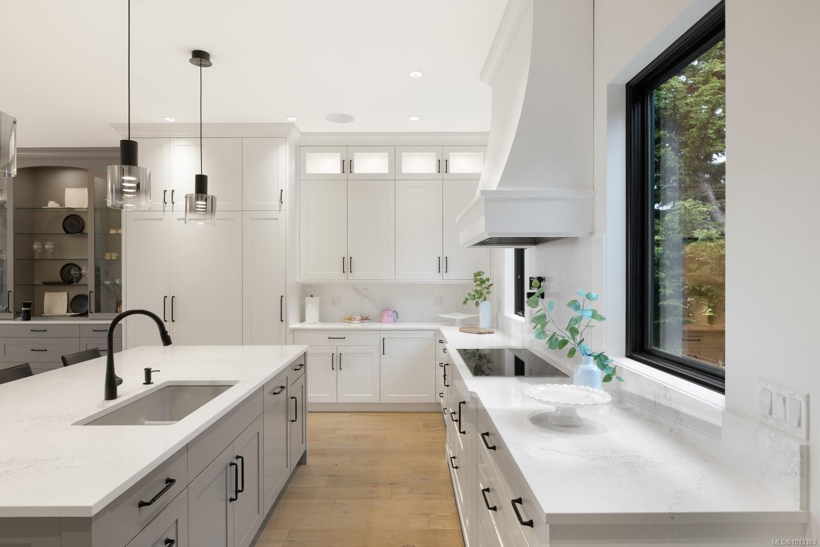 418 Beach Dr, Oak Bay, BC