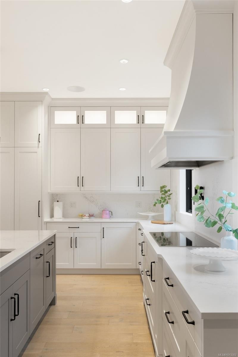 418 Beach Dr, Oak Bay, BC