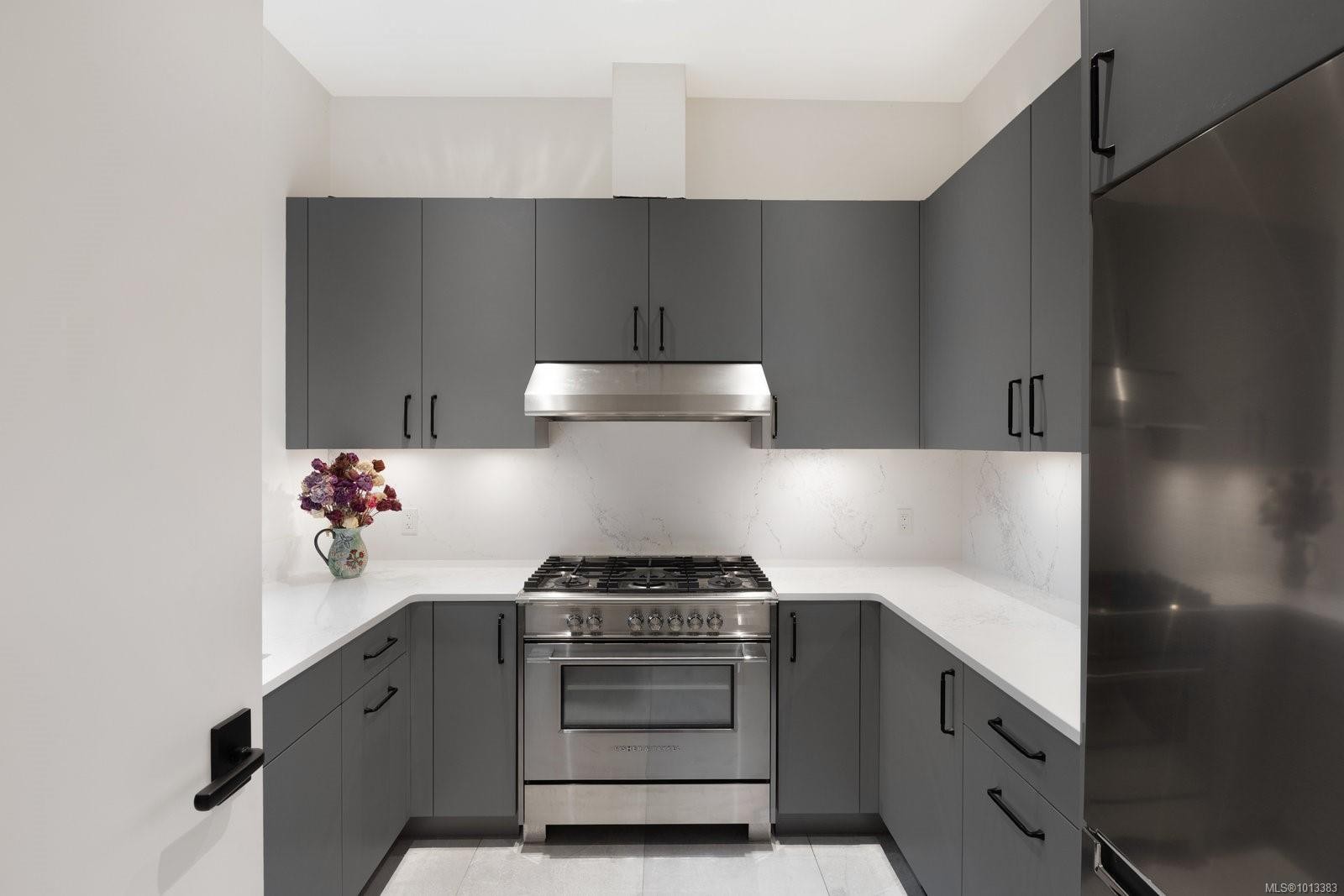 418 Beach Dr, Oak Bay, BC