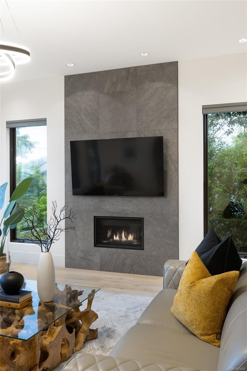 418 Beach Dr, Oak Bay, BC