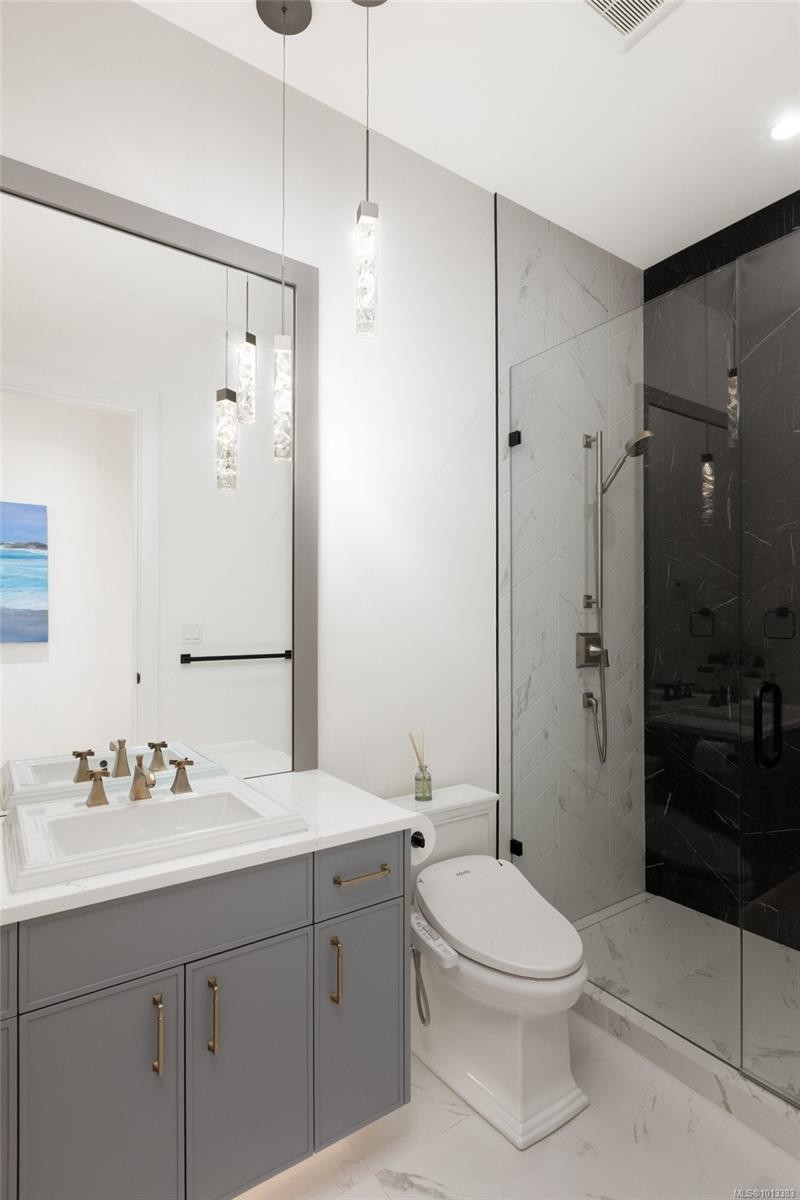 418 Beach Dr, Oak Bay, BC