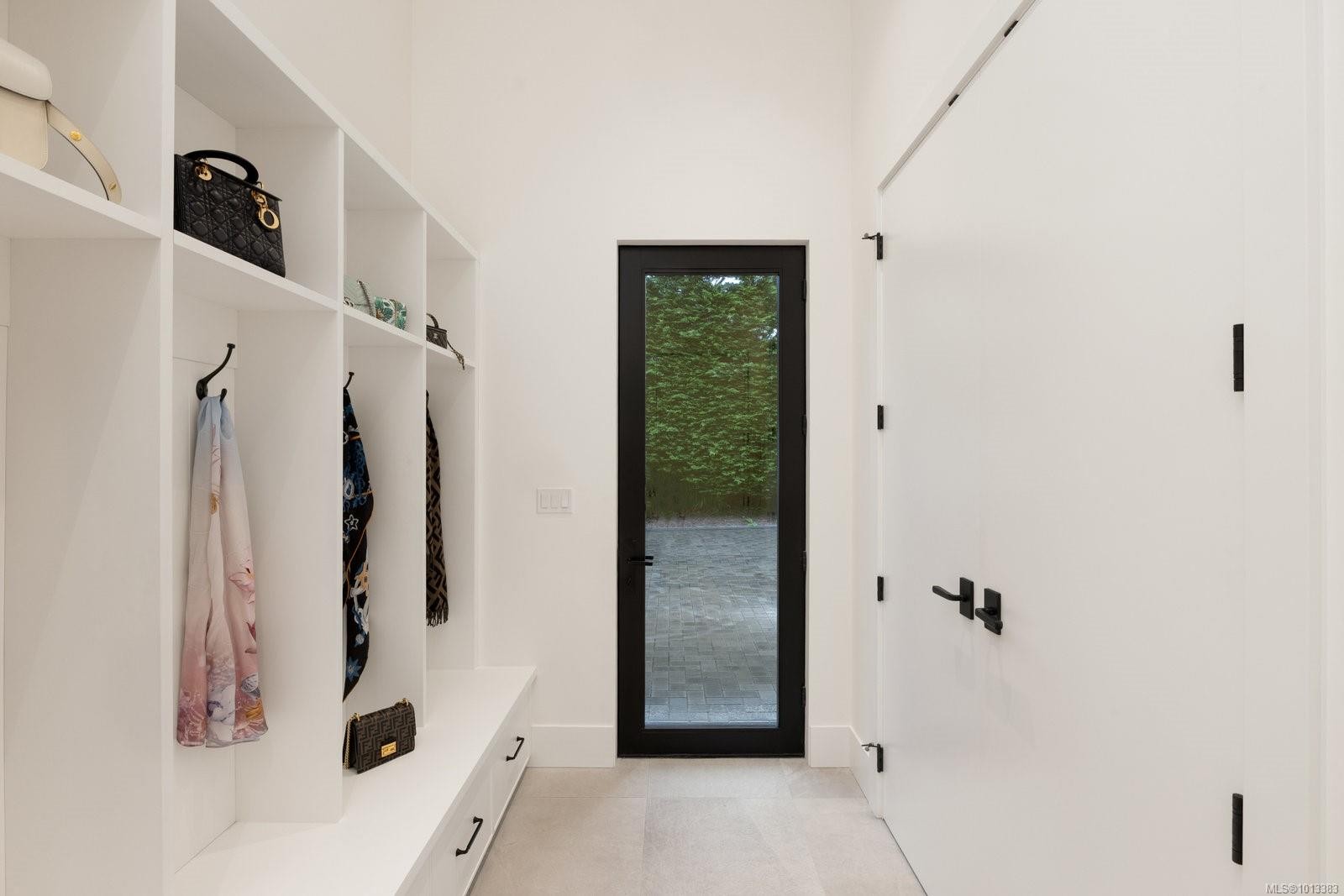 418 Beach Dr, Oak Bay, BC