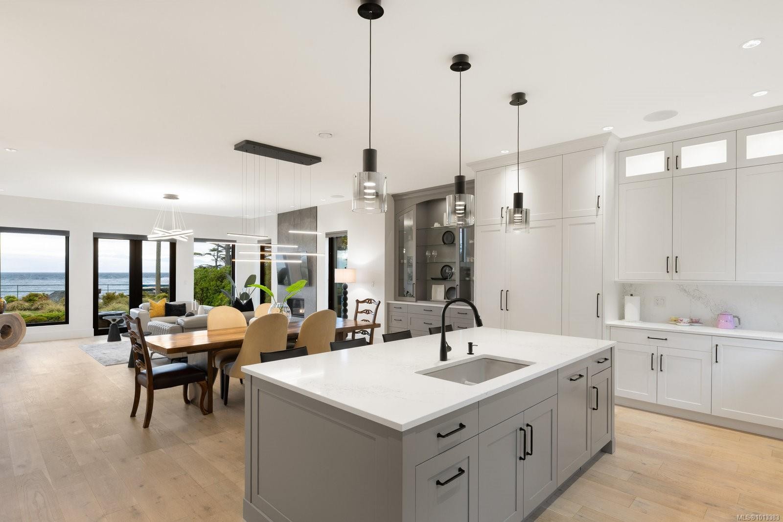 418 Beach Dr, Oak Bay, BC