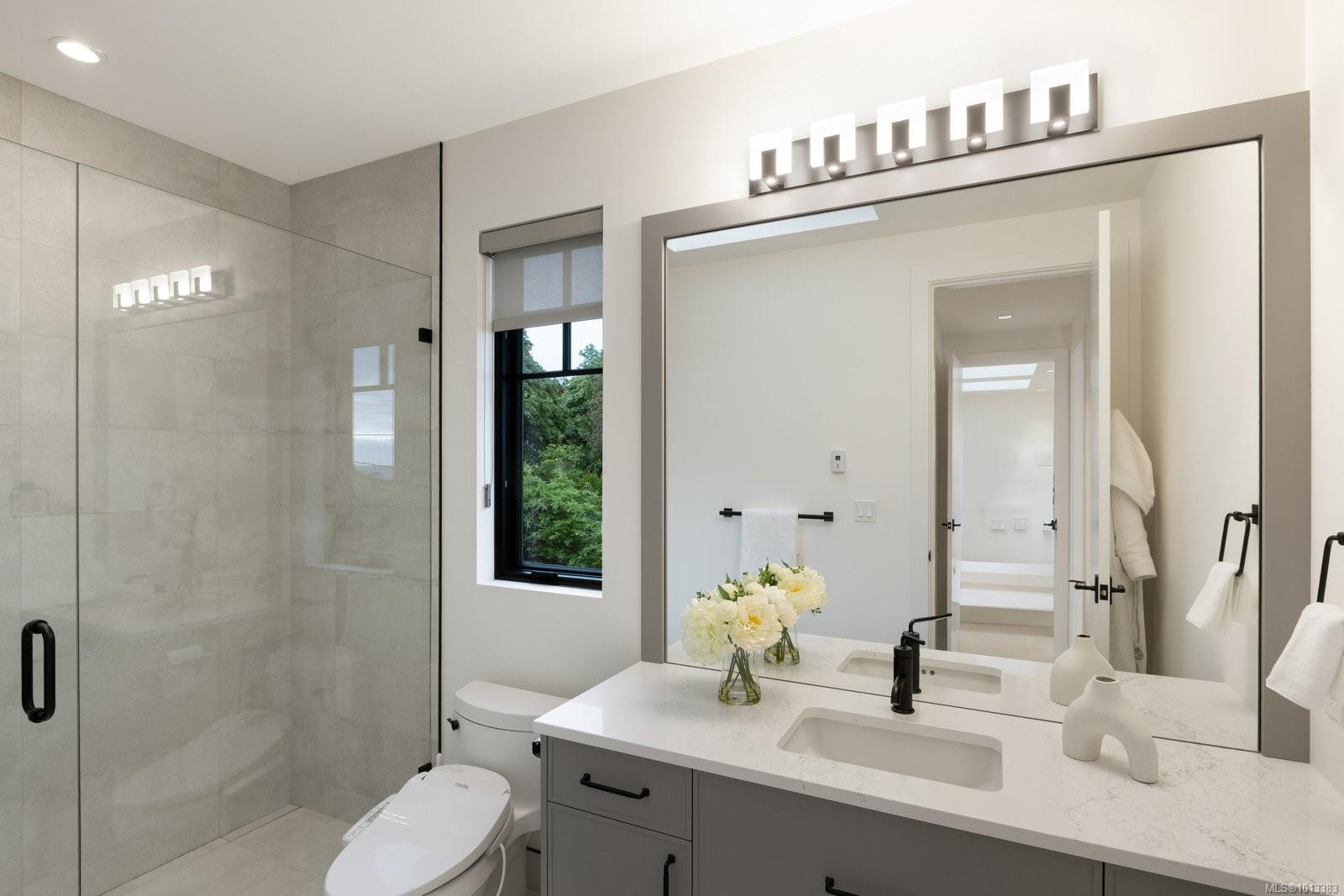 418 Beach Dr, Oak Bay, BC