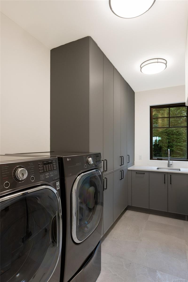 418 Beach Dr, Oak Bay, BC