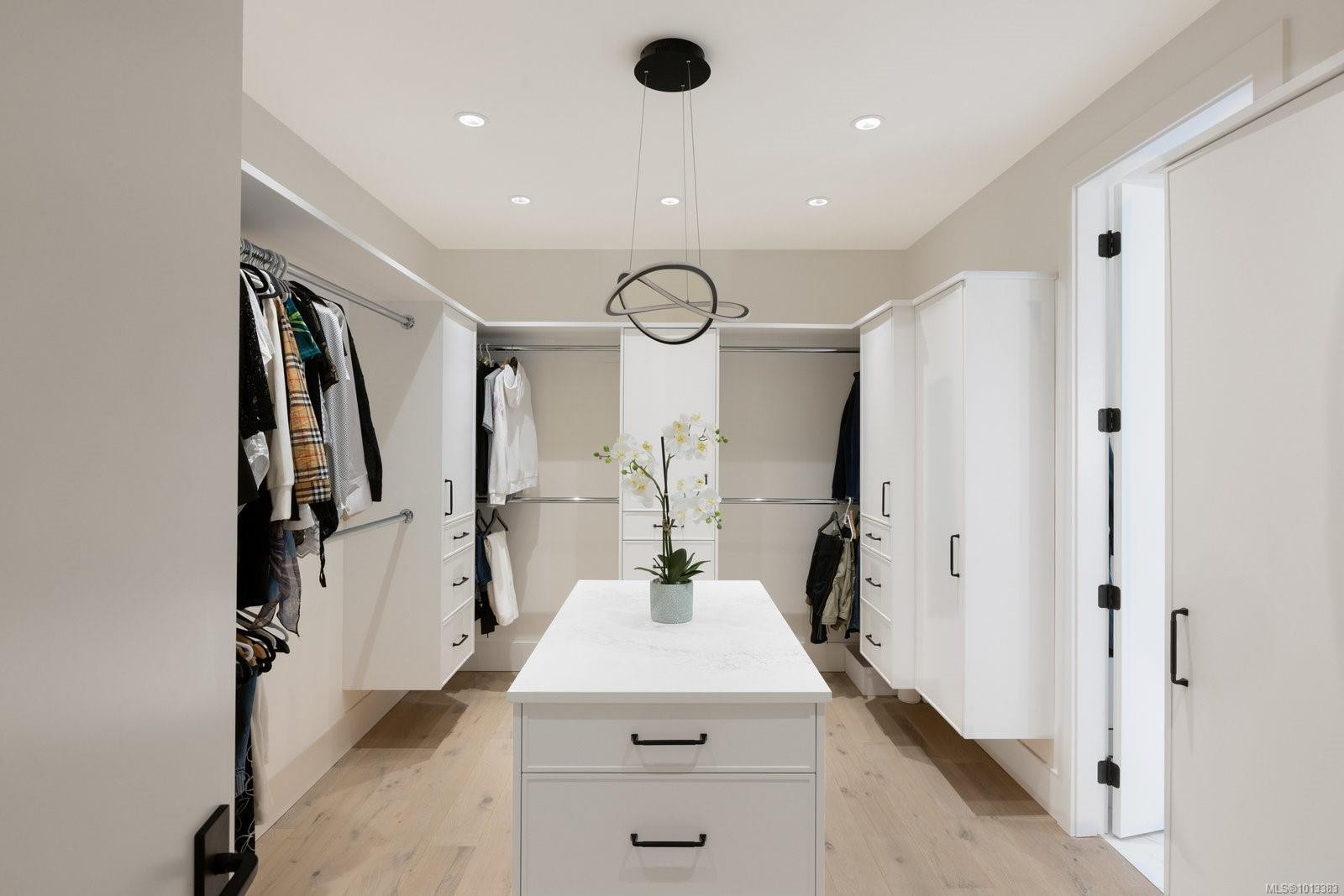 418 Beach Dr, Oak Bay, BC