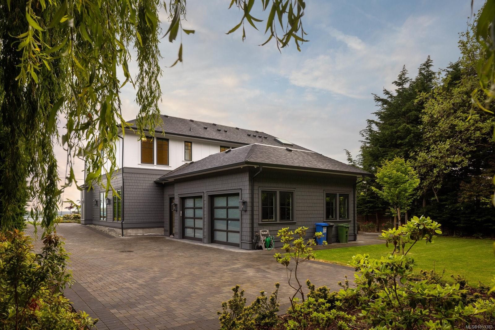 418 Beach Dr, Oak Bay, BC