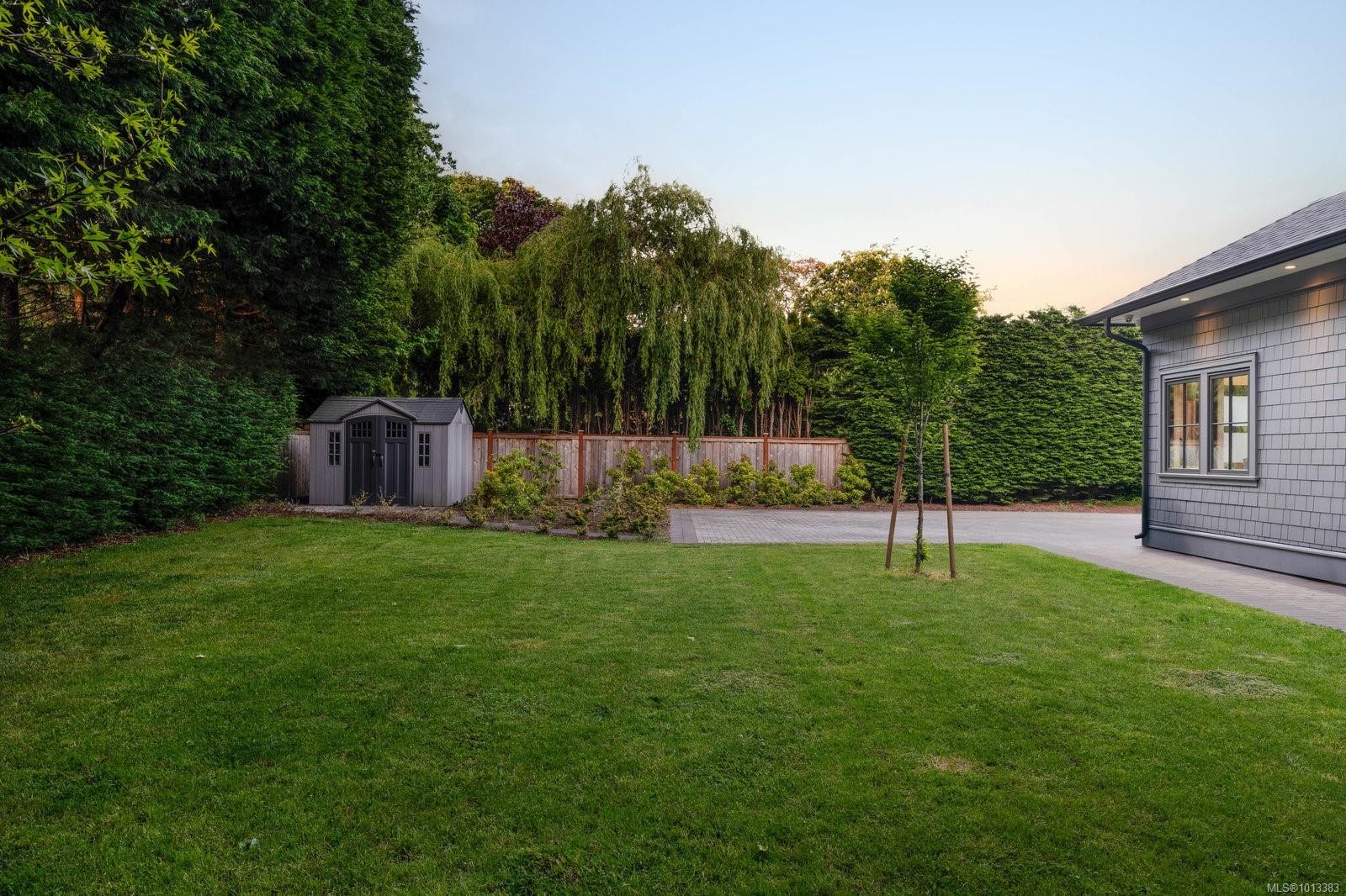 418 Beach Dr, Oak Bay, BC