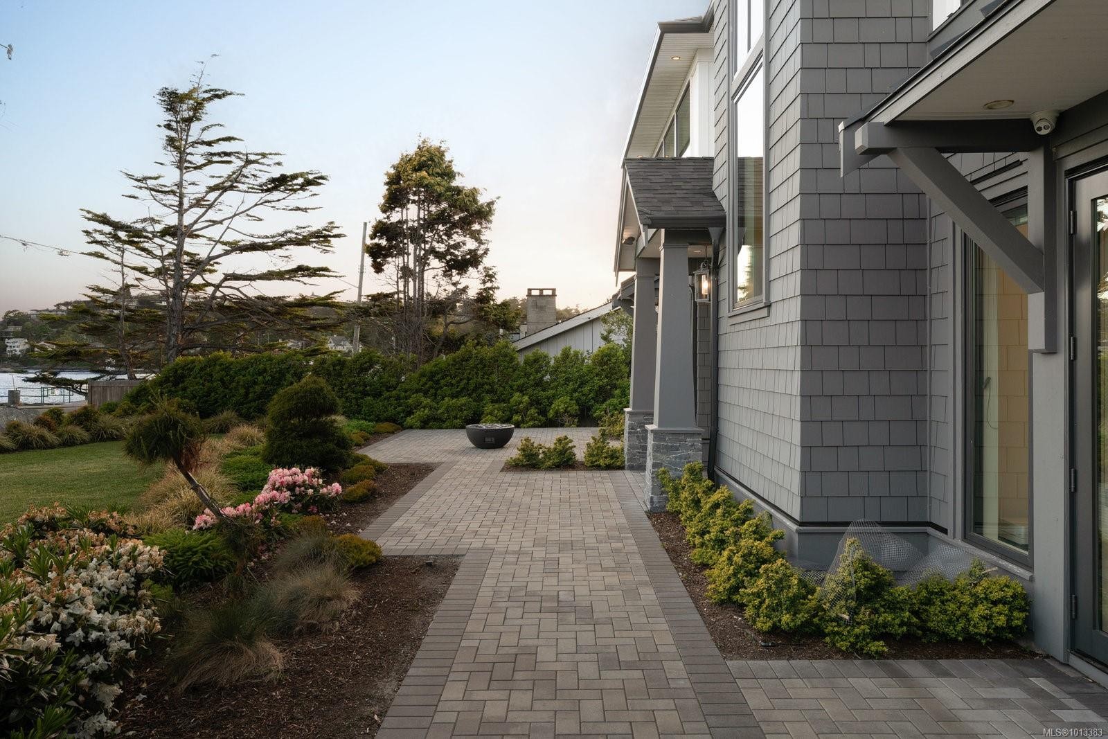 418 Beach Dr, Oak Bay, BC