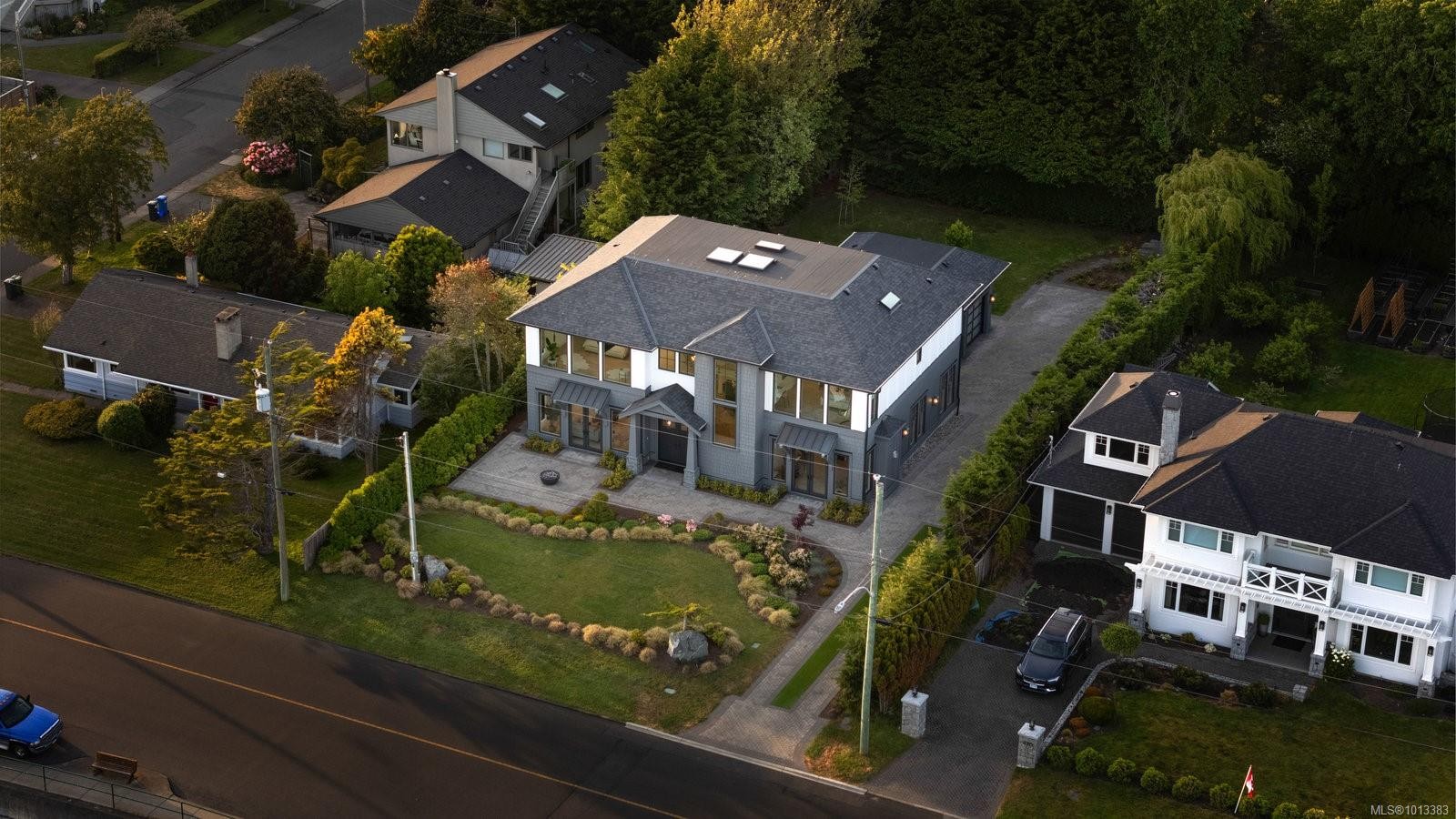 418 Beach Dr, Oak Bay, BC