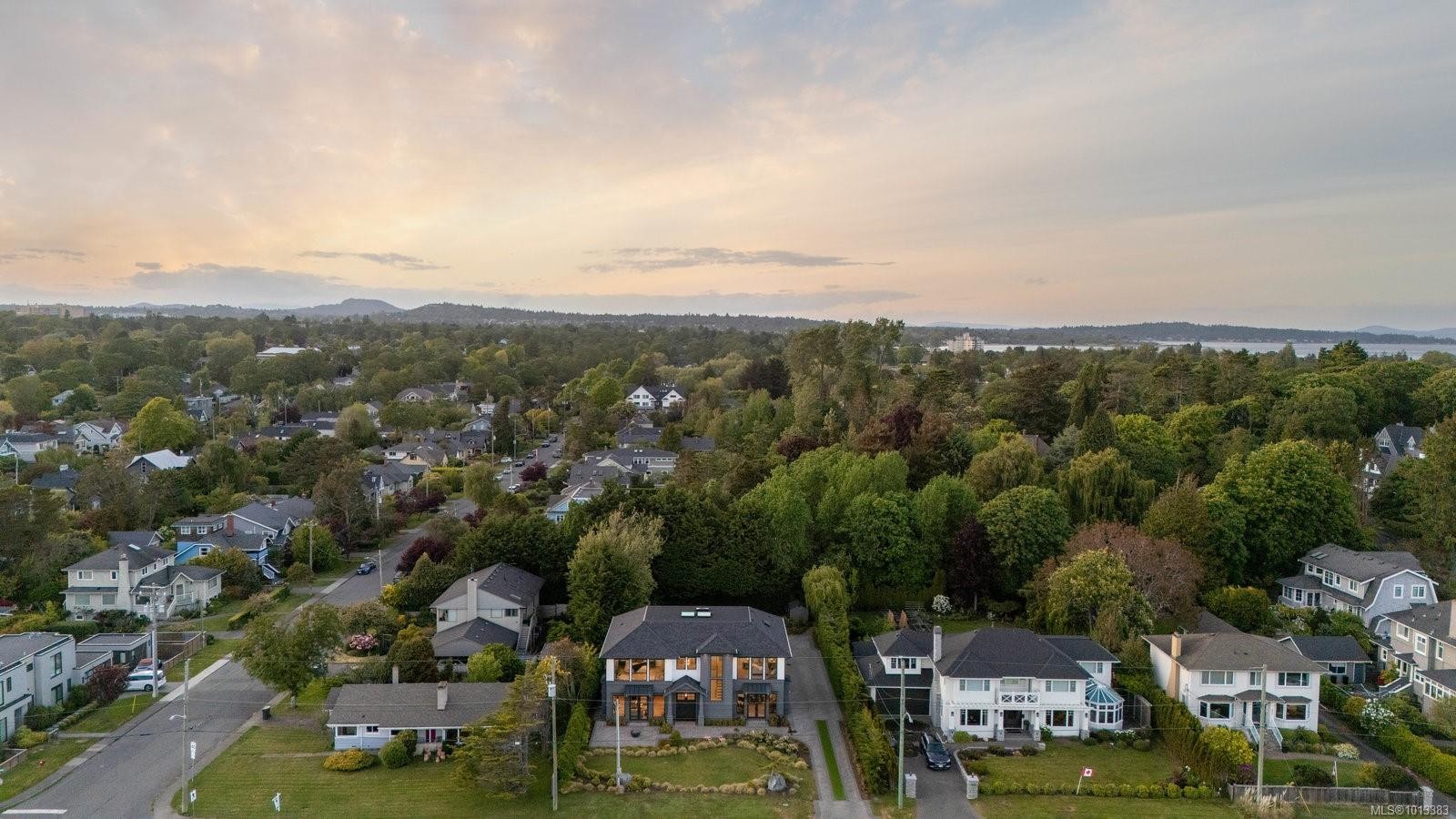 418 Beach Dr, Oak Bay, BC