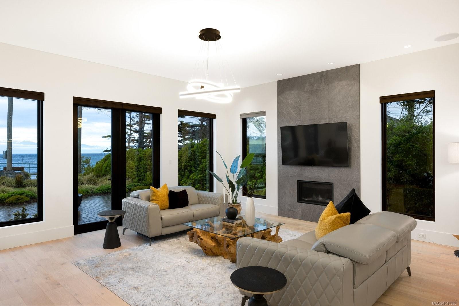 418 Beach Dr, Oak Bay, BC