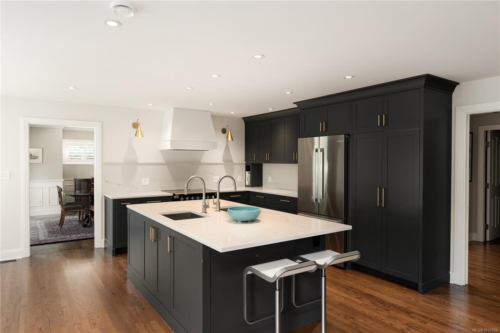 683 Mountjoy Ave, Oak Bay, BC