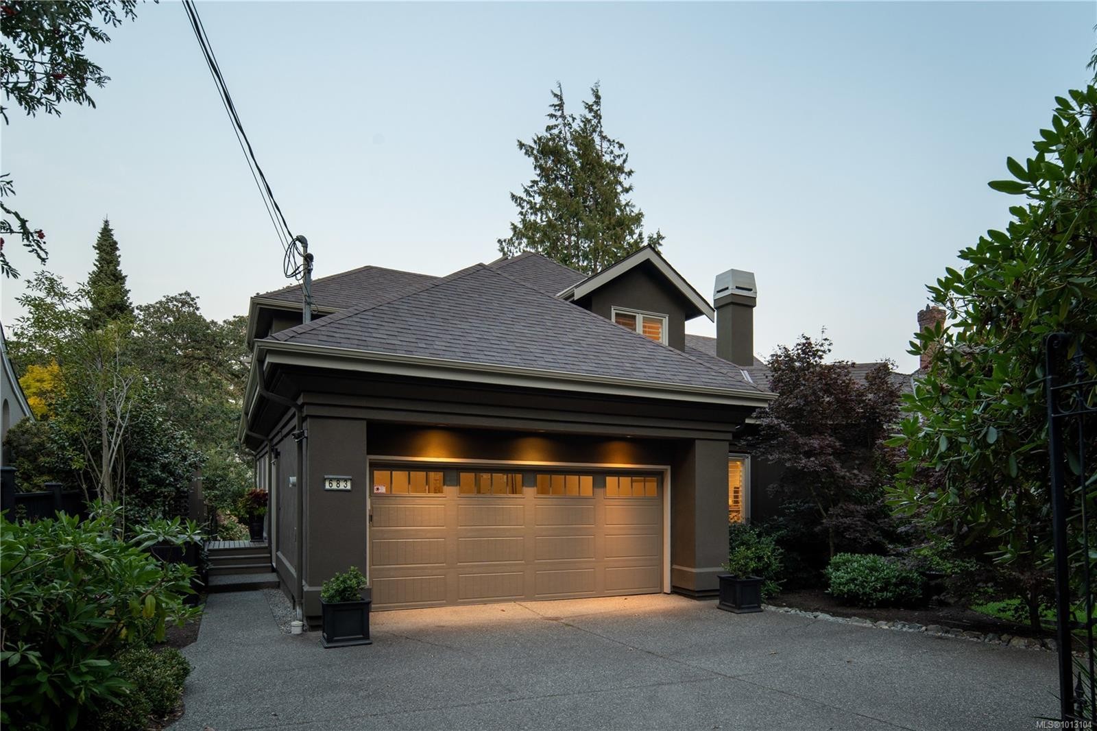 683 Mountjoy Ave, Oak Bay, BC