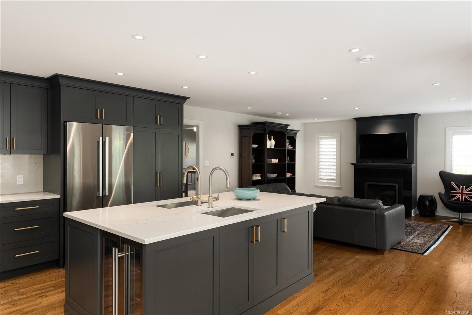 683 Mountjoy Ave, Oak Bay, BC