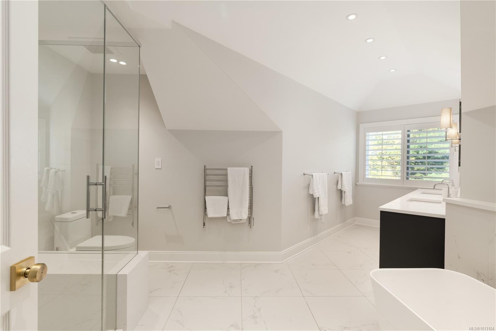 683 Mountjoy Ave, Oak Bay, BC